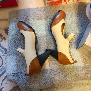 Elegant Tan and Cream Women's Shoes